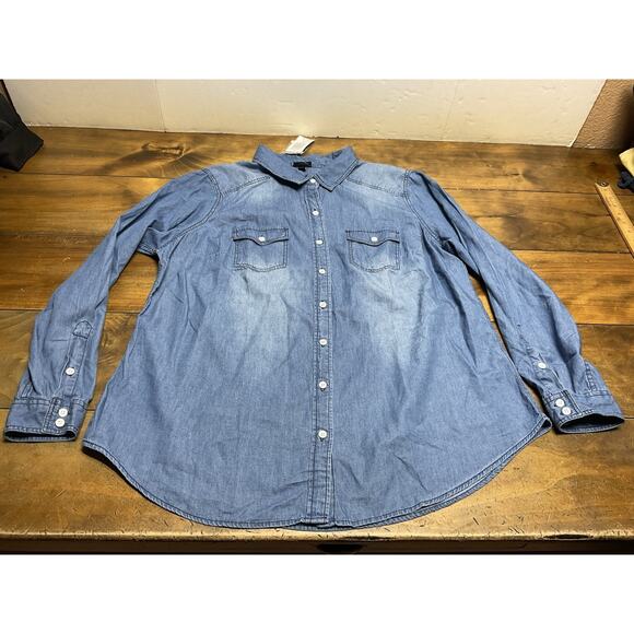 Torrid Medium Wash Denim Chambray Button-Down Shirt Women’s Size 1X 14-16 NWT - Picture 1 of 11